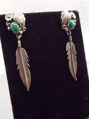 ANTIQUE PAWN NATIVE AMERICAN STERLING MALACHITE EAGLE FEATHER LONG EARRINGS 40B